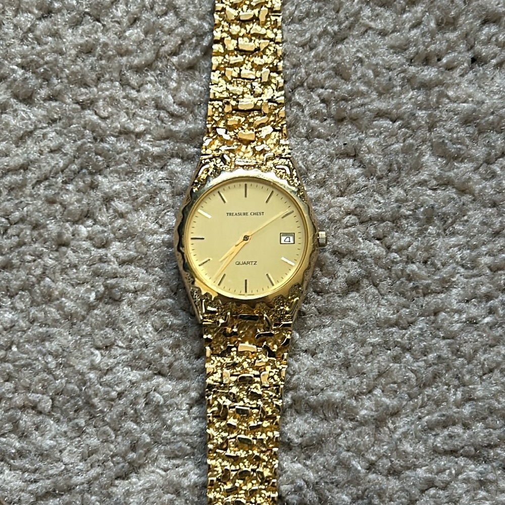 Treasure chest women’s vintage gold tone‎ textured bracelet watch one size